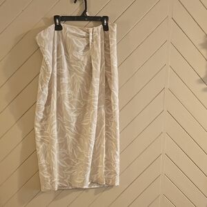 RW&Co. Elegant Cream Leaf Pattern Skirt